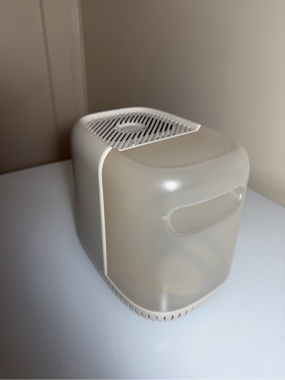 Portable White Desktop Air Purifier - Compact Personal Home Use
